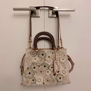 COACH Rogue 25 Tea Rose